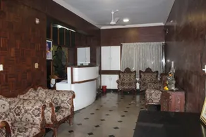 Hotel Royale Inn - Image 2