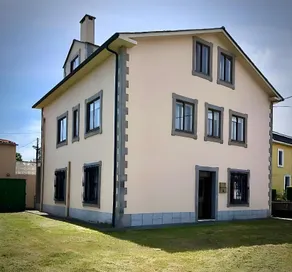 Cozy House with Garden - Image 5