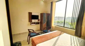 THE ELiSTA HOTEL - Your Premium Stays By SKY Hotels And Homestays - Image 2