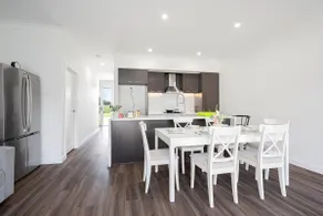Long Stay Modern 4BR Family Home free Parking - Image 3