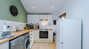 Bright Rossett 2 Bedroom Stay Free Parking Sleeps 4 - Image 5