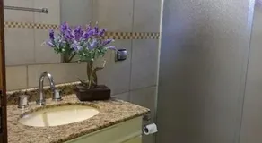 Casa em penedo com cachoeira - Image 2