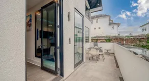 Montrose Lux Pool Villa Houston - Image 5