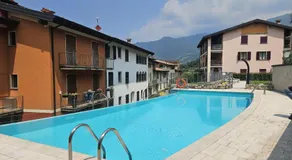ROMANTIC LAKE VIEW HOUSE - Image 5