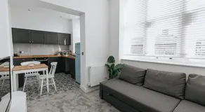 ST MARYS APARTMENT - Modern Apartment in Charming Market Town in the Peak District - Image 5