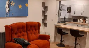 Modern 1-Bed Flat in Dover - Image 2