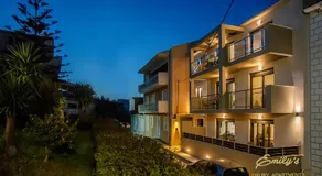 Emily's Luxury Apartments - Image 4