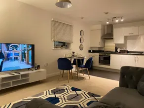 Stunning Modern Apartment in Rochester, England - Image 2