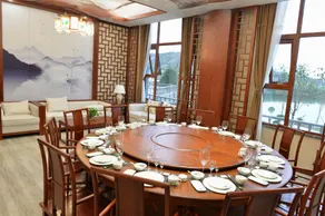 Yingzhigu Holiday Hotel - Image 3