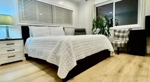 Proper Stays at Melrose Place - West Hollywood Premium M-suite - Image 2