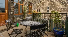 OldMill-2Bed-Sleeps6-PrivateGarden-OptionalHotTub - Image 3