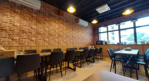 Otter Hotel - Image 3
