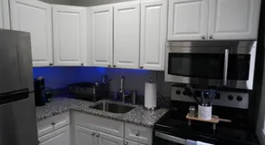 Stylish 1BR unit w/Free parking-Walk to Metro - Image 2