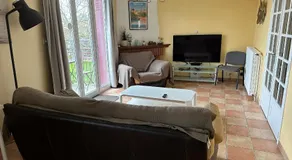 Villa La Libellule 160 m2 avec 5 Chambres 2 Sdb 2 Wc Grand Jardin de 1200m2 et Parking Privé - Image 2