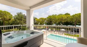 Hi Hotels Sirmione - Lakeview Pool  - Image 5