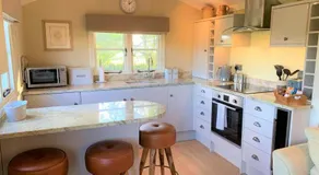 Stunning Shepherds Hut with Superb Views & Fire Pit near a Superb Gastro Pub - Image 5