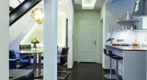Linden-Charm Apartments - Image 4