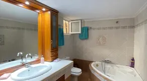 Luxury seaside apartment, 3 bedrooms - Image 2