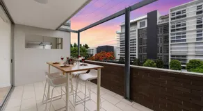 DUNE Designer 2 Bedroom Apartment with River Views & Pool - Image 5