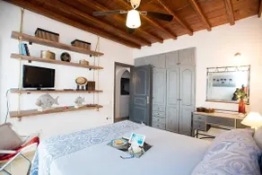 Apt with Amazing Balcony View of Mykonos - Image 2