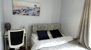En-suite Room Near City Center 4 - Image 2