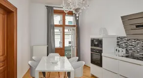 Lussuoso appartamento con una splendida vista nel cuore di Praga - Image 2