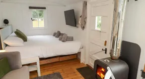 Kings Cwtch Shepherd's Hut - Image 2