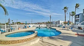 Sunny Padre Island Condo,2 Mi to Beaches, Hot Tub! - Image 4