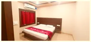 Sea Beach Side Hotel Goroomgo Sea Queen Puri with Premium Room - Image 5
