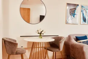 Deluxe City Apt, River Canal View& Free Parking! - Image 4