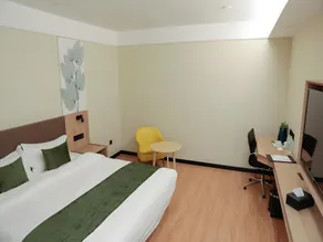 GreenTree Inn Express Shandong Qingdao Chengyang District Aodong Road - Image 4