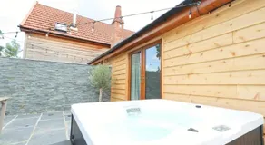 Cedar lodge - Hopewell - Image 3