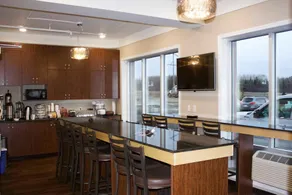 Econo Lodge - Image 4