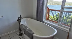 Knotty Pine Ocean Front Suite - Adults Only - Image 4