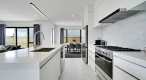 Amazing the Waikato River-View Brand New Villa with 4 bedrooms - Image 2