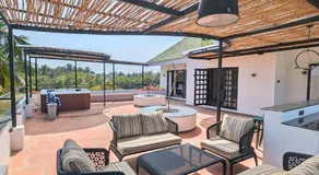 Cove Luxury Beach Villa by Luxunlock - Image 4