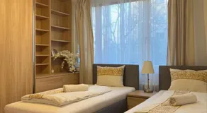 Cozy City Stay - Central Apartment - Image 5