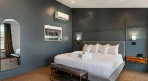 Superior King Room at The Emerald - Image 2