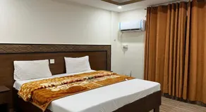 Hotel The Queen - Image 4