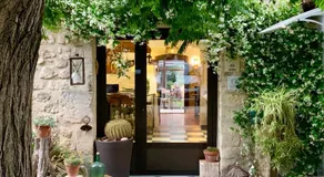 Logis Hotel Restaurant Hostellerie de la Tour - Image 3