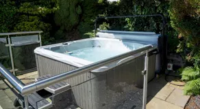 Beautiful Detached Property Hot Tub Sauna - Pass the Keys - Image 3