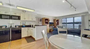 222 Edgewater Inn - Image 4