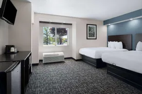 Days Inn & Suites by Wyndham Boardman - Image 2