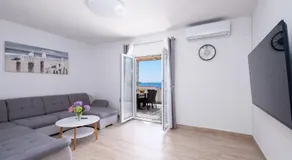 Lucky Bay - Comfort & Terrace Vibes - Image 2