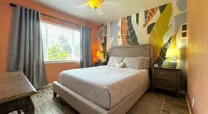 Lakefront 7 Bedroom Duplex, Pool, Boat, and Hottub - Image 2