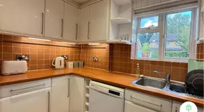 4 Bedroom spacious home with parking sleeps 9 - Image 5
