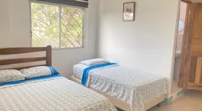 Liza, habitación privada de Flor de Lis Beach House - Image 2