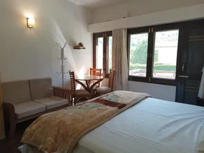 Two Bedroom Apartment, parking ,pristine snow view - Image 2