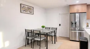 Spacious Langford 3 Bedroom House for 7 Guests - Image 4