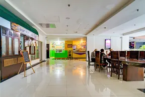Collection O 92643 Emerald Apartement By Tahha Hospitality - Image 3